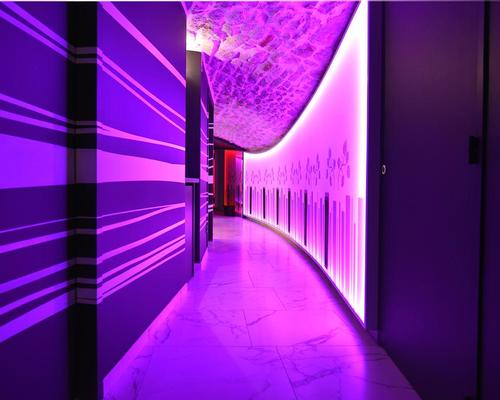 A long, LED-lit curving corridor was added to create a better structure for the space / Studio Apostoli