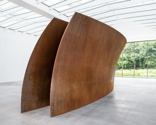 Variations in the intensity and colour of daylight flowing in through the glass roof create a unique atmosphere in the museum every day / Antoine van Kaam