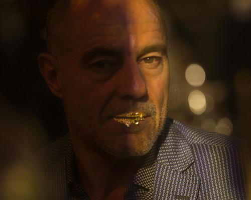 Abramovic encouraged guests to smear gold leaf on their lips / David Vexelman