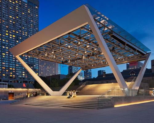 The canopy roof can withstand the weight of four elephants / Perkins + Will 
