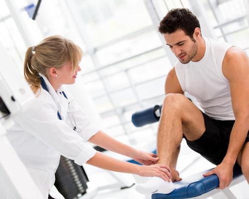 Physios, nurses and mental health professionals will be trained / Andresr/Shutterstock.com