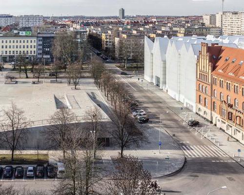 The museum sits underground, with the roof forming part of the city’s Solidarity Square / WAF