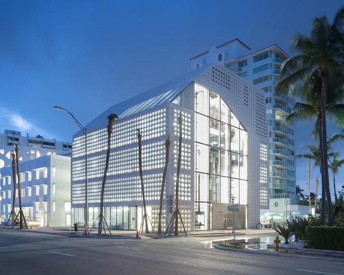 Hotels and condominiums are housed in the complex, which is a culturally-inspired real-estate initiative / Iwan Baan