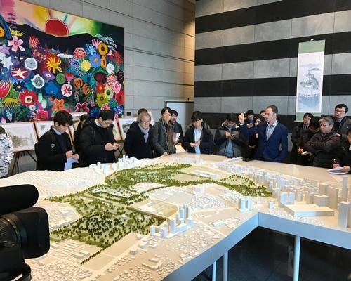 West 8 and their local partners have publicly presented their masterplan in Seoul's National Museum / West 8