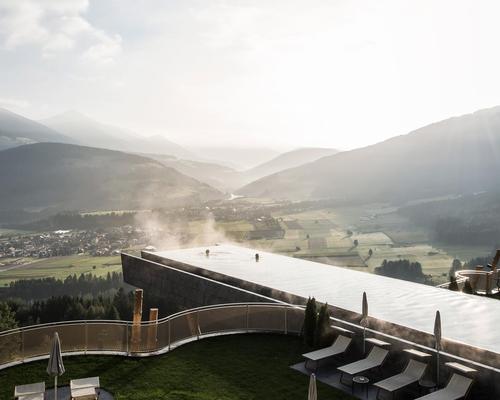 The dramatic pool, situated at an altitude of 1,350m, rests between the old and new wings of the Hotel Hubertus / NOA*