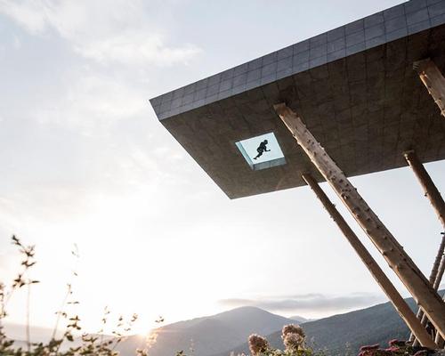 A glazed floor creates the impression swimmers are floating / NOA*