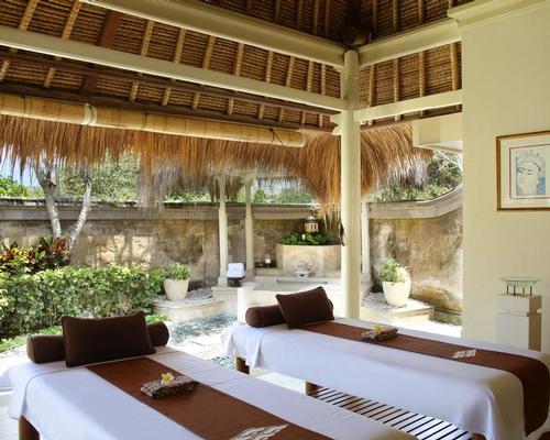 Mandara Spa’s facilities include six semi-outdoor Balinese spa villas with outdoor showers, oversized bathtubs and a tropical inner courtyard