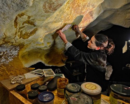 To create total immersion for visitors, the replica cave and its 1,900 paintings have been fully recreated / Denis Nidos