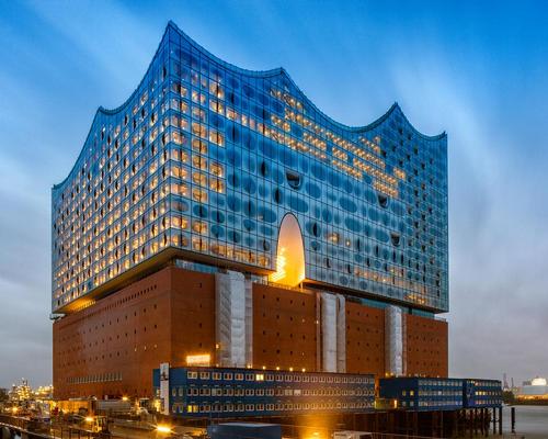 The building is a new landmark on the Hamburg harbour / Thies Raetzke