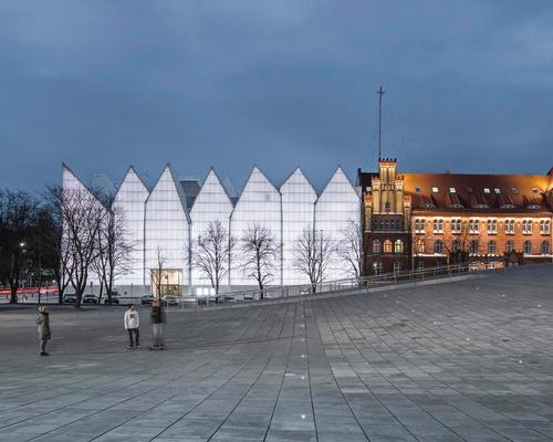 The museum is adjacent to cultural landmarks, such as Estudio Barozzi Veiga’s Konzerthaus / KWK Promes