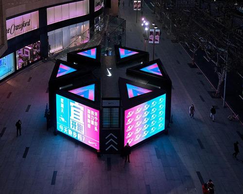 Runners’ live performance statistics are displayed on colourful electronic screens / Coordination Asia 
