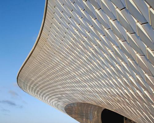 The museum is covered with 15,000 tiles, referencing Portugal’s history of ceramics / Hufton + Crow