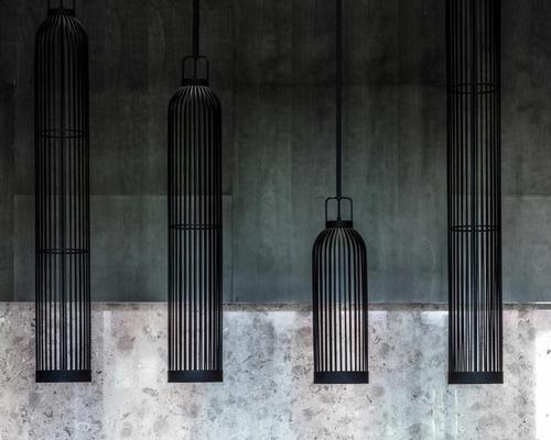 Sculptural lanterns provide additional lighting / LTW