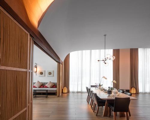 In the Presidential Suite, the curvature of the ceiling corresponds to the building's undulating roof
/ LTW