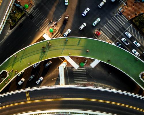 The ‘cycling skyway’ has been built in order to decrease traffic congestion and promote greener and more sustainable forms of transportation / Ma Weiwei