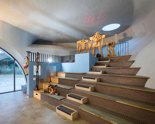 The gallery is owned by artistic group Chi She, who wanted the small space to feel expansive and harmonious 