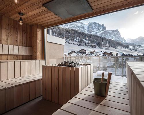 A sauna looking towards the mountain features / noa*