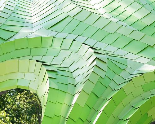 Around 7,700 aluminium shingles have been used, each painted one of four shades of green taken from nature 'and pushed to the point of artificiality' / Zahler