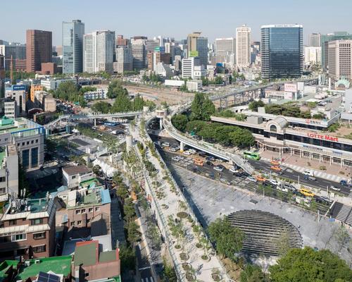 The Skygarden is a 983 metre long botanical 'floating walkway' along a transformed city highway
/ Ossip van Duivenbode