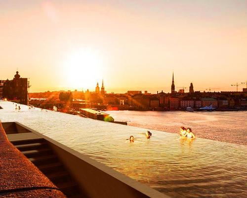 Architects UMA have proposed a unique infinity pool concept for Stockholm's waterfront / UMA