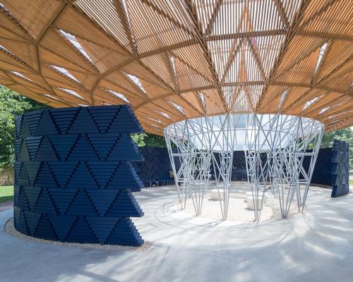 To mimic the tree’s canopy, Kéré visualised an expansive timber roof, supported by a central latticed steel framework / Iwan Baan