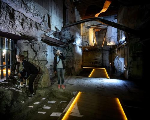 In the dark of the bunker, visitors can play with light and activate shadow plays that reveal how the bunker should have functioned