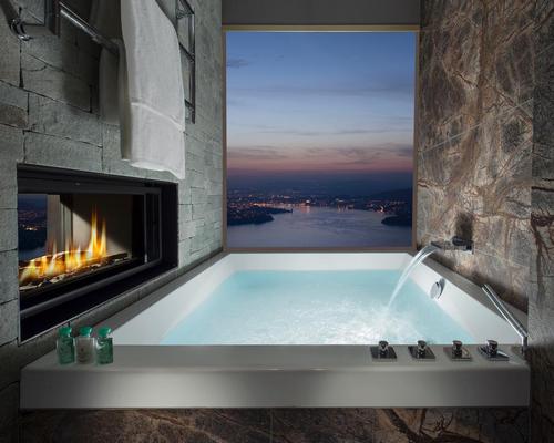 Bathtubs in the hotel look put at the landscape