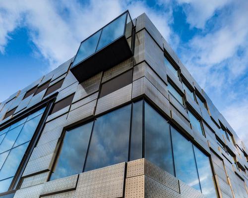 The building is clad with 900 pre-fabricated raw aluminium elements which protrude at varying distances / Tomasz Majewski Photography