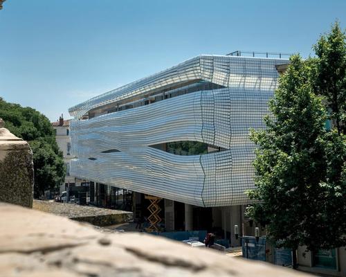 The distinctive exterior supports 6,708 glass strips across a surface of 2,500sq m (27,000sq ft) / Serge Urvoy