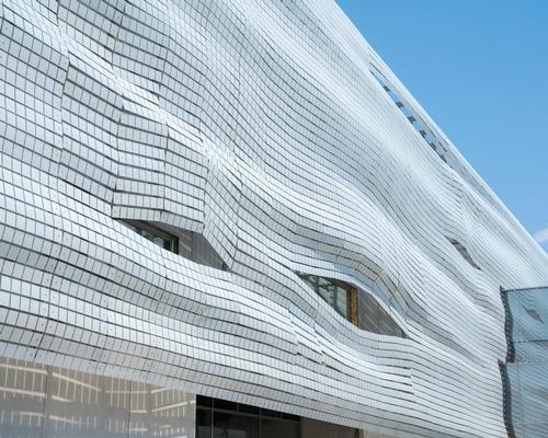 Each glass strip holds seven screen-printed square tiles, created to subtly evoke the Roman mosaics exhibited inside the museum / Serge Urvoy