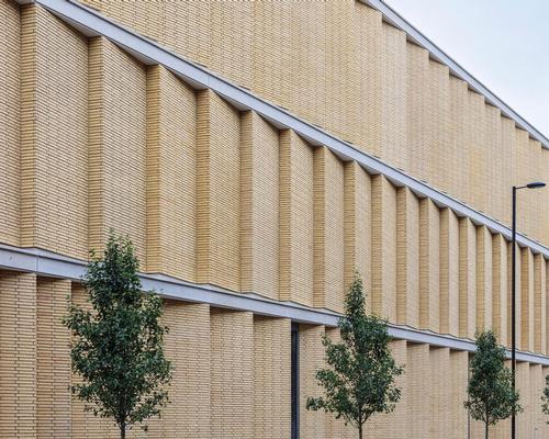 Chapman Taylor developed the design using Building Information Modelling, which enabled direct data transfer of precast façade, structure and core designs into fabrication software