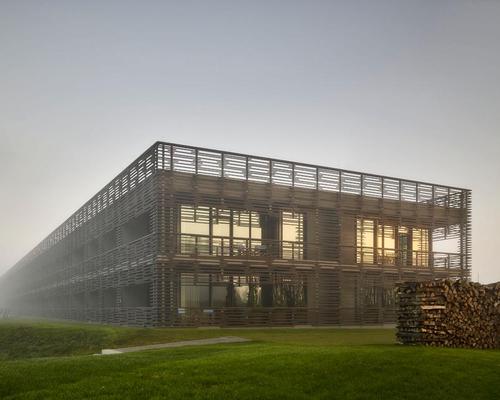 GRAFT designed the hotel to act as an extension of the topography / Michael Moser