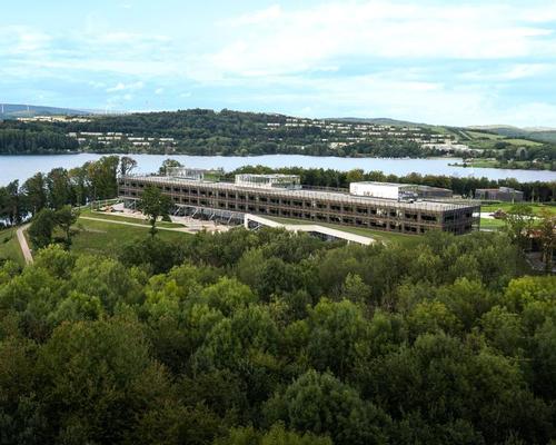 The hotel is hidden among the local woodland / Airteam