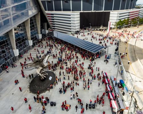 4,000 solar PV panels have been included in the building – generating enough energy to power nine NFL games or 13 MLS matches at the stadium / HOK
