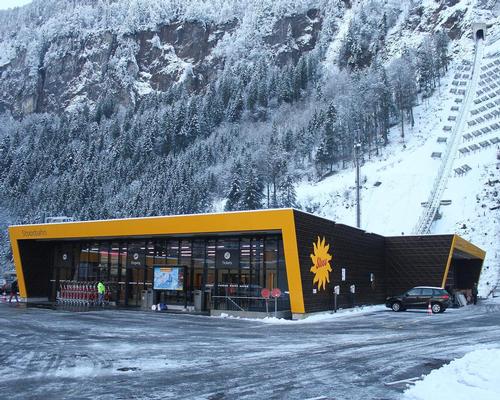 It replaces the Schwyz-Stoos cable car