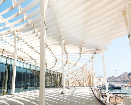 Coffee shops, a rooftop restaurant and large social spaces feature throughout the marketplace, integrated alongside refrigeration, packaging and storage facilities and more than 100 stalls / Firas Al Raisi, Luminosity Productions