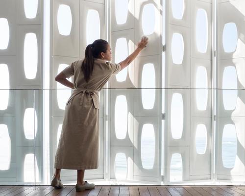 The hotel features 90 rooms across 12 floors / Fernando Guerra