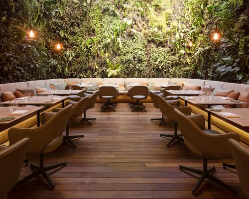 Casas has designed the interiors, which are inspired by the work of the Brazilian artist and landscape architect Roberto Burle Marx / Fernando Guerra