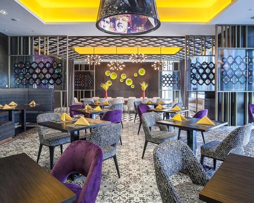 CL3 Architects, led by William Lim, were commissioned by developer Mission Hill Properties to design the Hard Rock Hotel Shenzhen / Nirut Benjabanpot