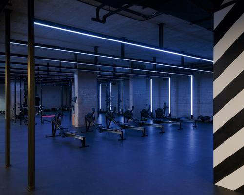 The design team have carefully illuminated the space, installing skylights to allow natural light to enter and adding parallel neon lighting strips that create invisible dividers / U Energy