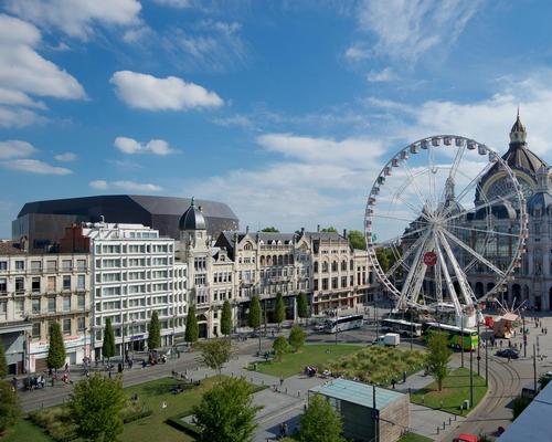  The hall is located within the Elisabeth Centre, a 19th-century Art Nouveau cultural complex that includes Antwerp Zoo / Karen Fuchs