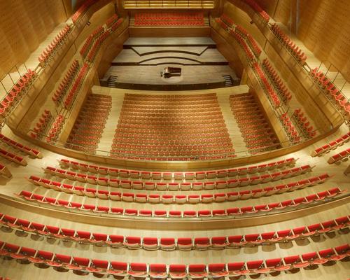 The design team chose a ‘shoebox’ configuration, as opposed to the previous fan-shaped hall / Karen Fuchs