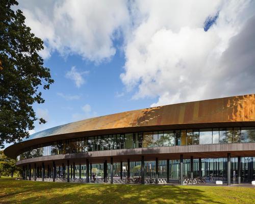 Open to amateur and elite athletes and community users, the 34,000sq m (366,000sq ft) facility includes a gymnastics hall, beach sports venue, 3,500 capacity arena and a multi-purpose sports hall / Scagliola Brakkee