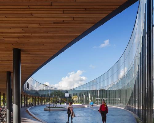 Sportcampus Zuiderpark occupies a site that was once home to the stadium of Dutch football club Den Haag FC / Scagliola Brakkee