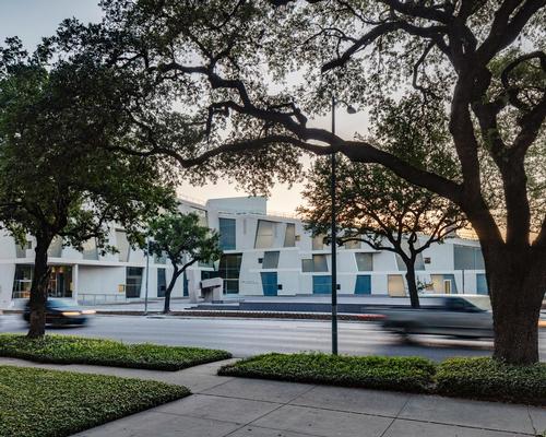 The L-shaped design of the latest building features a sloping, walkable roofline that runs the length of the structure / Richard Barnes 