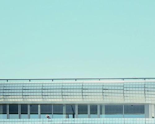 There is a transparent ground floor from which visitors can view the Arena, topped by a shimmering glass façade