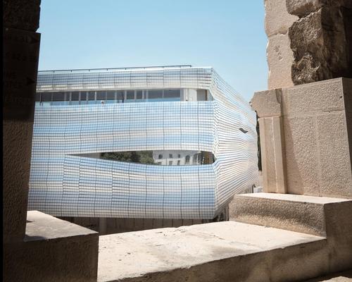 The distinctive exterior supports 6,708 glass strips across a surface of 2,500sq m (27,000sq ft)
