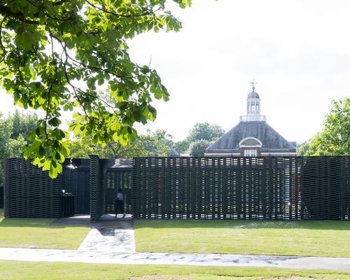 The pavilion, which will close on 7 October 2018, was constructed in collaboration with engineers AECOM, technical advisor David Glover and construction firm Stage One / Iwan Baan