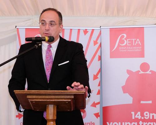 Tourism minister backs youth travel