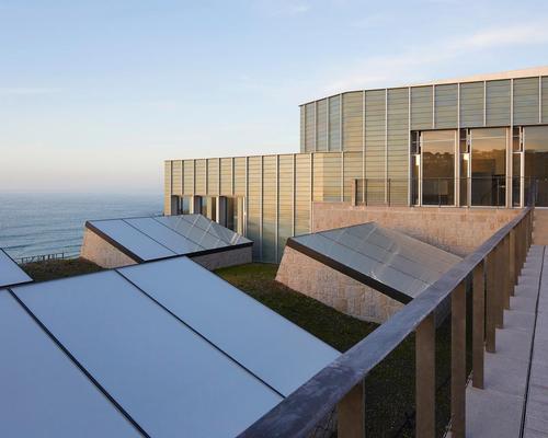 The £20m cliffside extension of the Tate St. Ives opened in October 2017 and has since received the 2018 Museum of the Year prize / Hufton + Crow